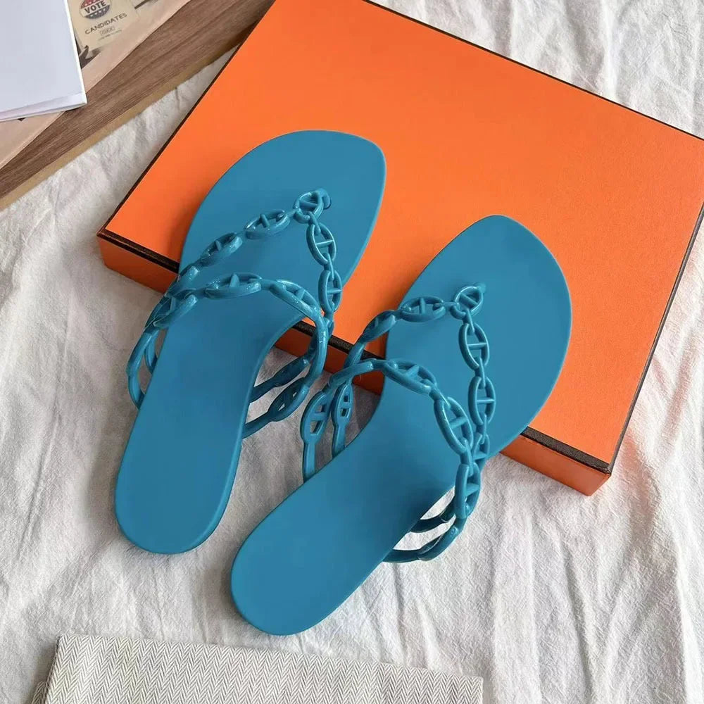 2026 Chain Pig Nose Flip-flops with Bright Jelly Shoes Wearing Flat Beach Toe Cool Slippers Women